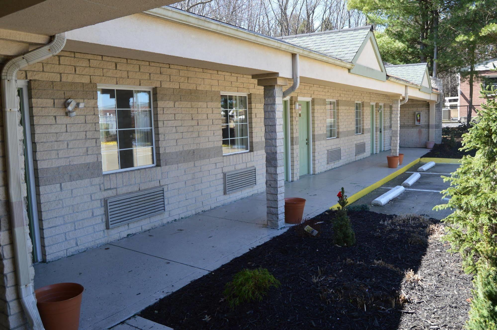 Economy Motel 3*
